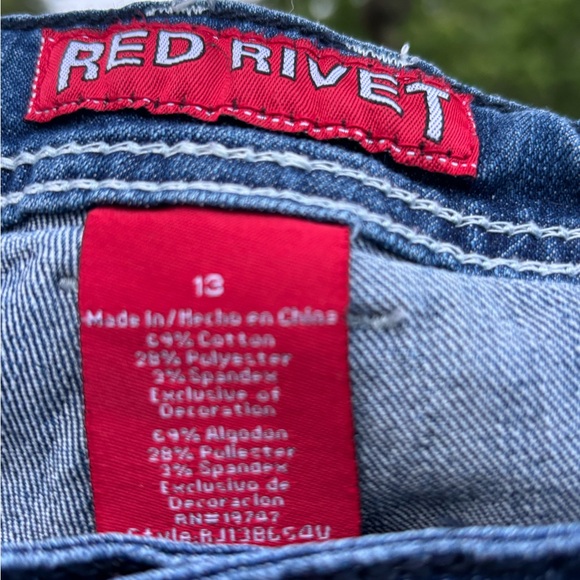 Red Rivet Distressed Jeans Fleur de Lis Rhinestone Pockets Size 13 - Picture 4 of 8